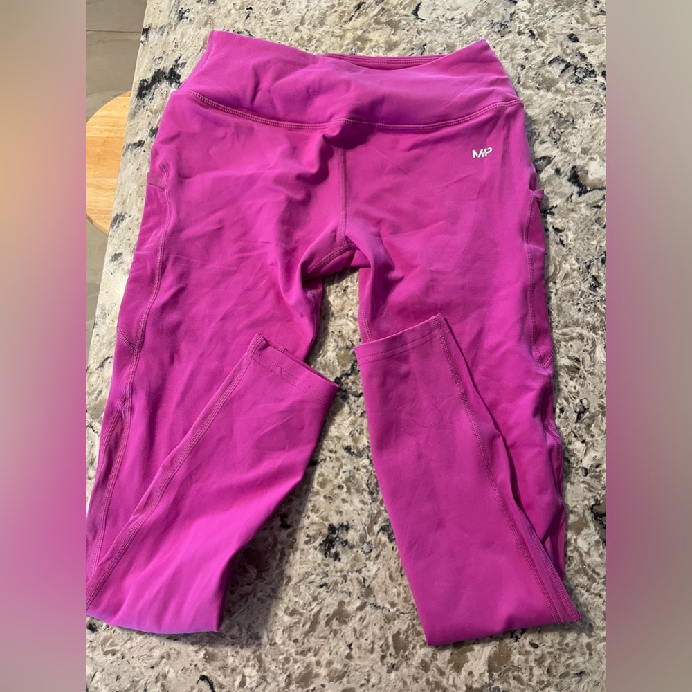 Women medium purple pink leggings my protein